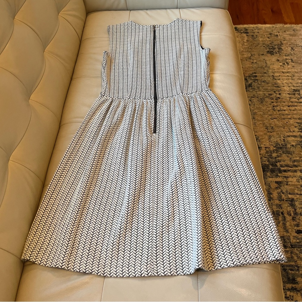 Loft Dress - Picture 2 of 4